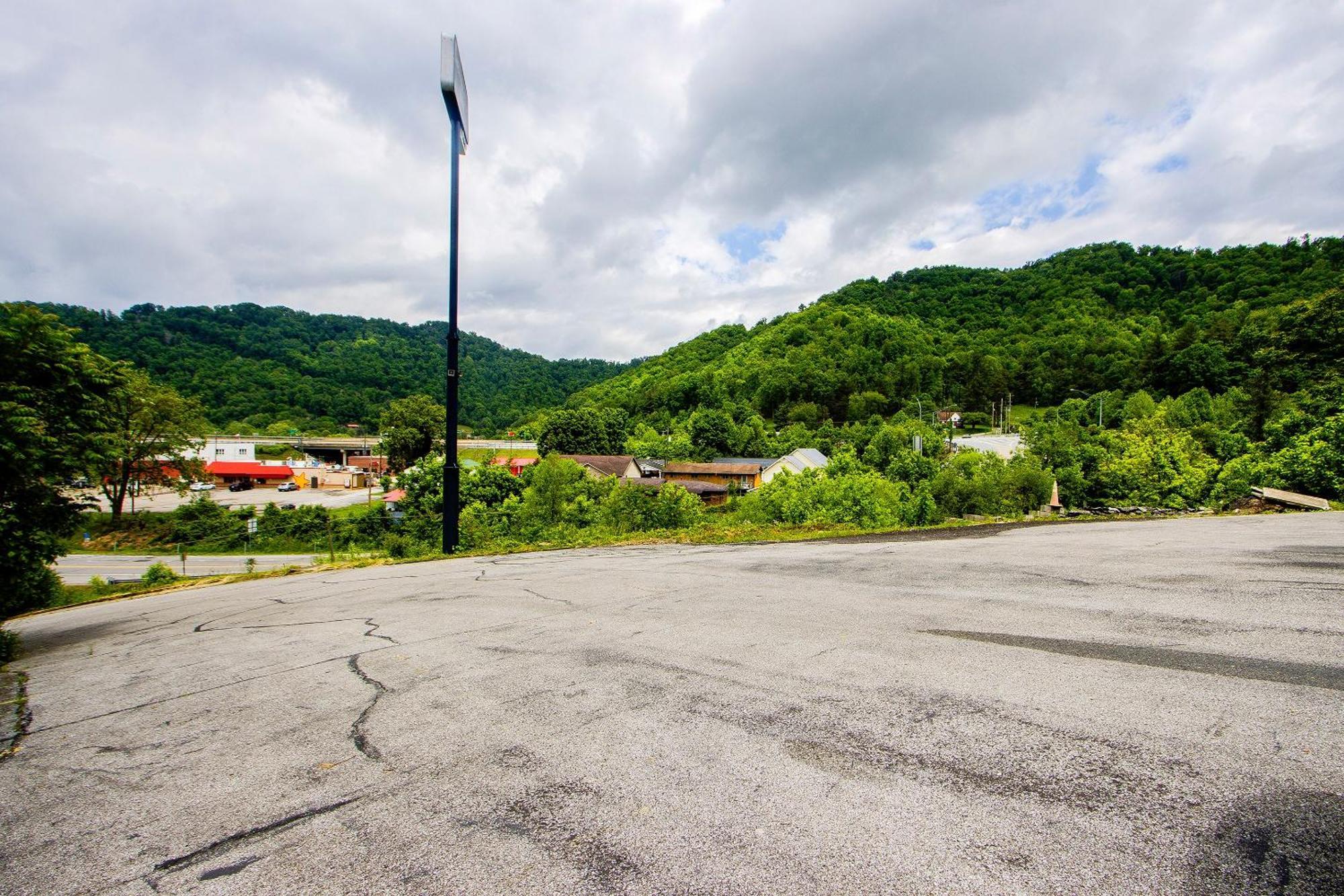 Hotel Oyo Inn, Wv - Hwy 119