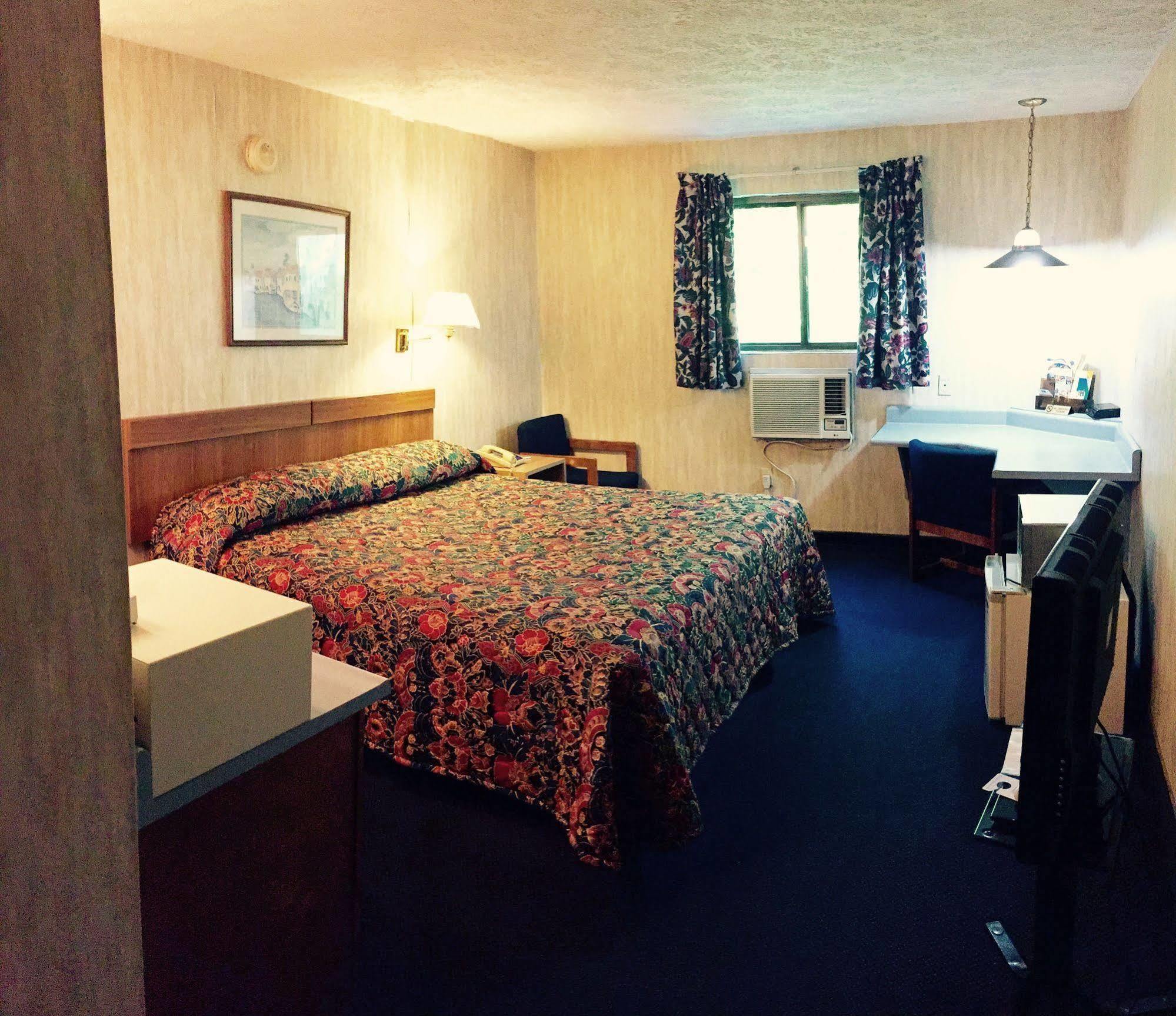 Hotel Oyo Inn, Wv - Hwy 119